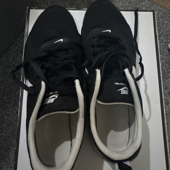 Nike Sneakers - Picture 3 of 4